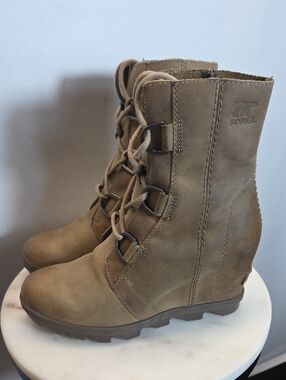Sorel Joan Of Artic II Brown Suede Lace-Up Wedge Ankle Boots Size 7